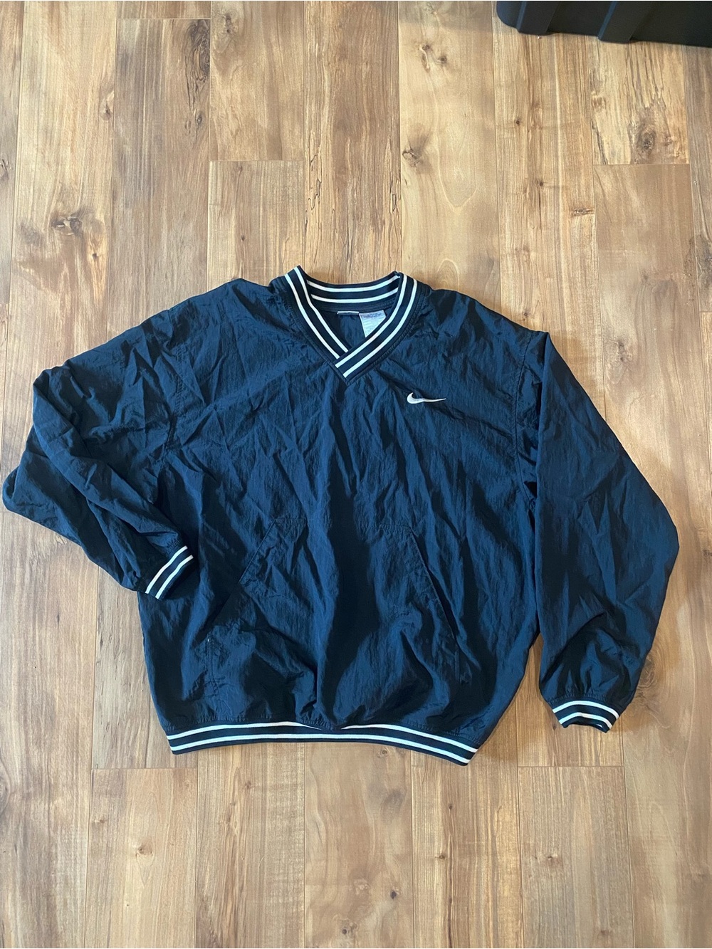 Nike Navy V‑Neck Pullover Windbreaker with White Trim